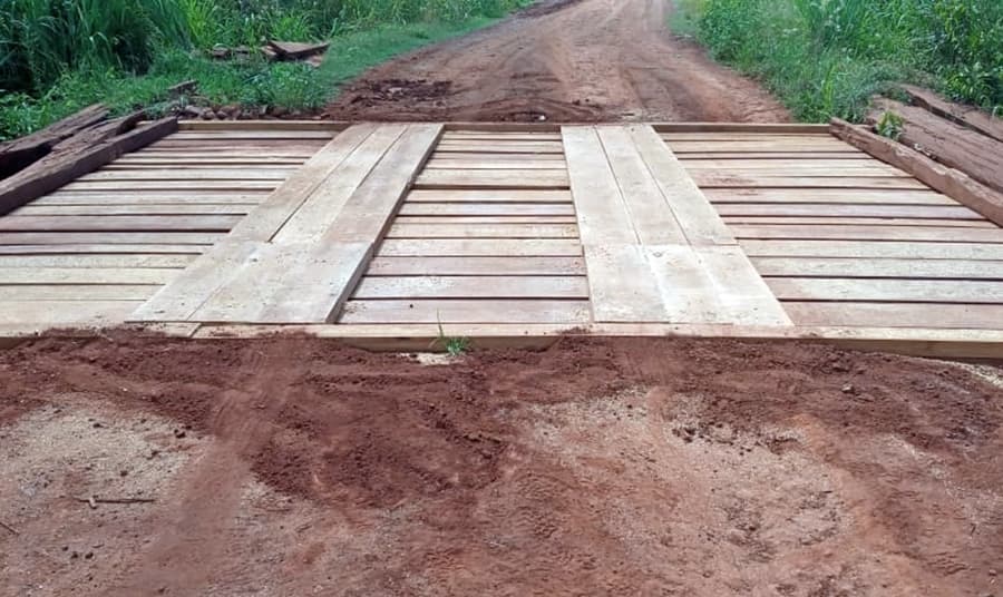Após reclamação, ponte do assentamento Valinhos é reformada