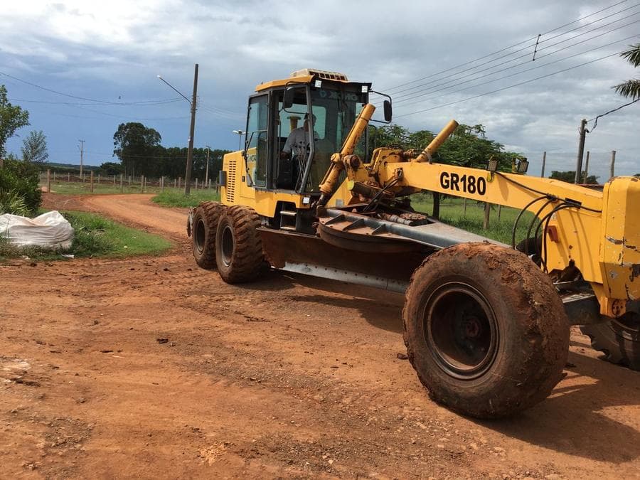 Ruas do Jardim Paraíso recebem manutenção da Secretaria de Obras