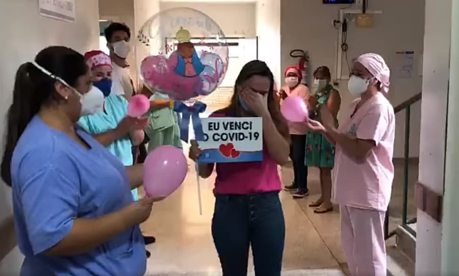 Enfermeira vence Covid-19 após 12 dias de internação e fala sobre a doença