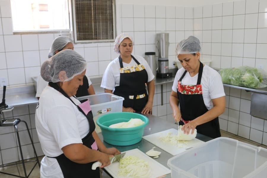 Pais de alunos devem se cadastrar para receber Kit de Alimentação Escolar do município