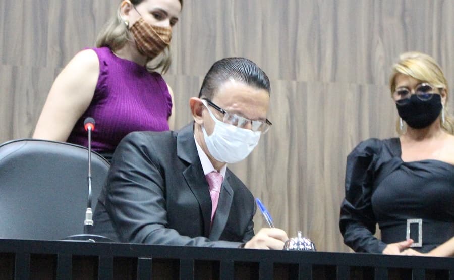 Vereador confessa que pediu empregos para prefeita, mas esclarece que não foi atendido