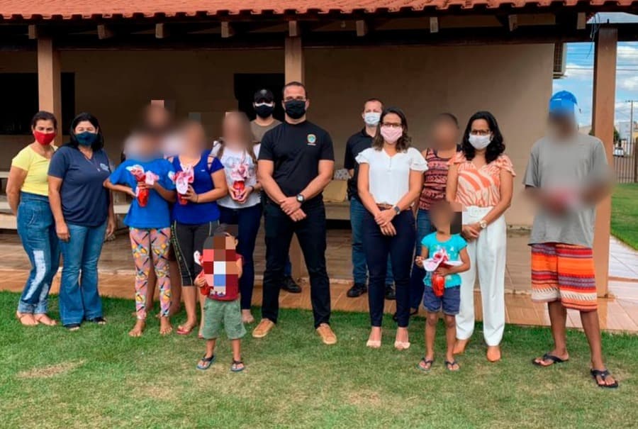 Polícia Civil e Assistência Social doam ovos de Páscoa para crianças do acolhimento infantil