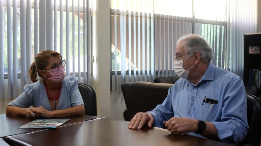 Durante visita do Deputado Federal Dr. Luiz Ovando, Prefeita pede recursos para saúde