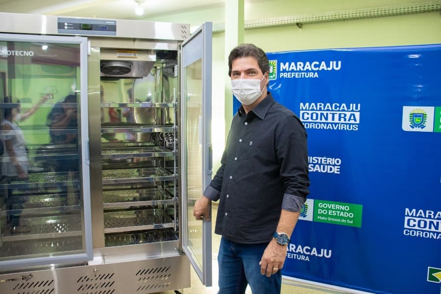 Prefeitura entrega onze refrigeradores para vacinas e medicamentos