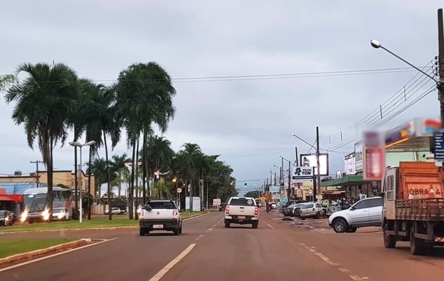 Semana começa com tempo fechado e chegada de frente fria derruba temperatura