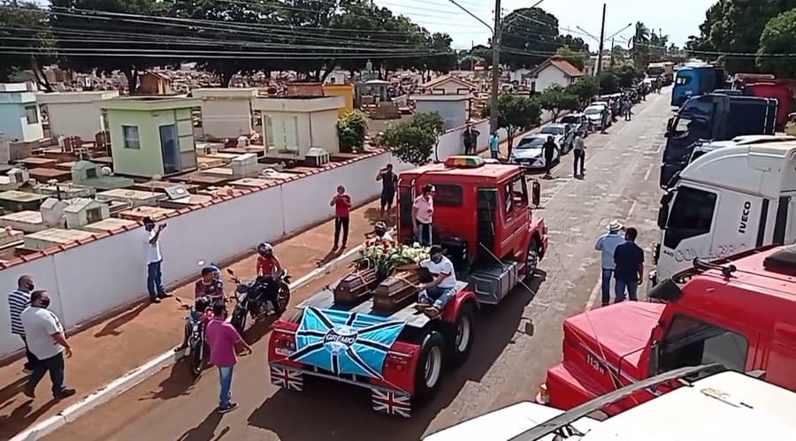 Cortejo e homenagens marcaram enterro de Ivan e dona Olga, vítimas de acidente