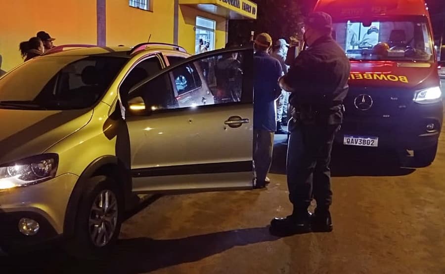 Jovem de 22 anos é alvejado por disparos de arma de fogo em tentativa de homicídio