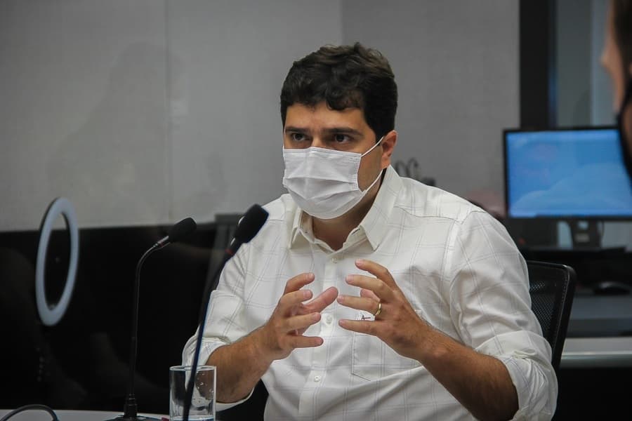 Associação sai em defesa do governo e pede para municípios cumprirem restrições
