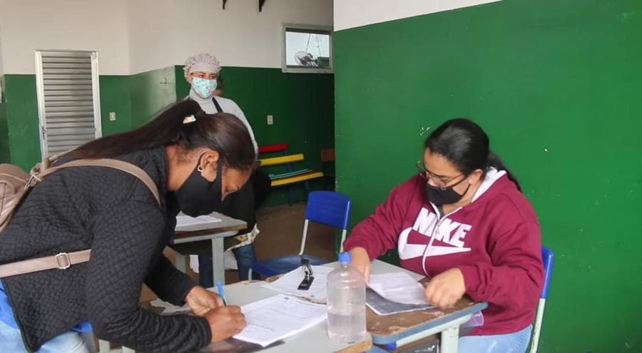 Prefeitura inicia entrega dos Kits da Agricultura Familiar para alunos nas Escolas Municipais