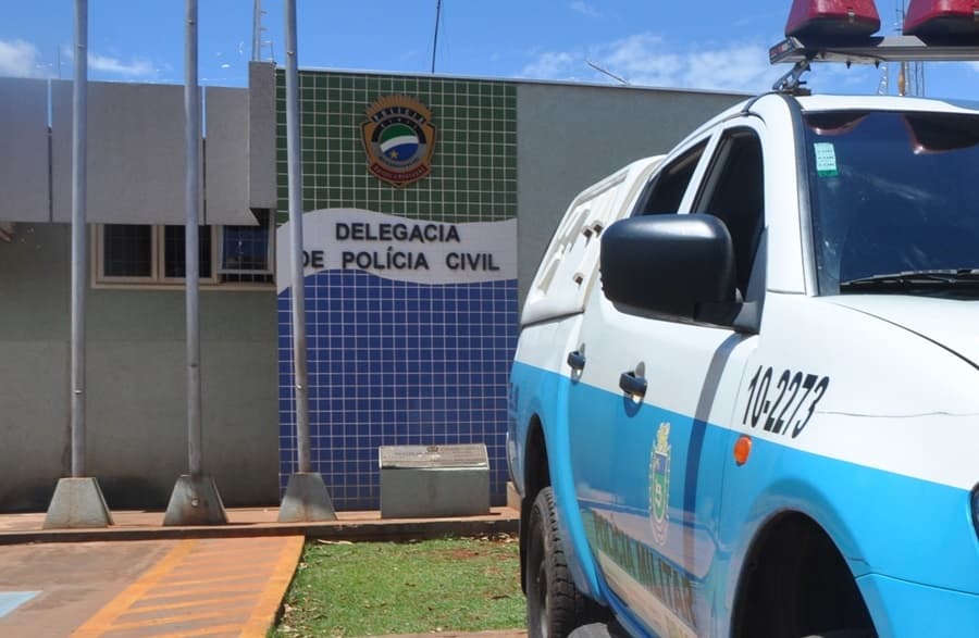 Homem é preso por desacato após fazer gestos obscenos a policiais militares