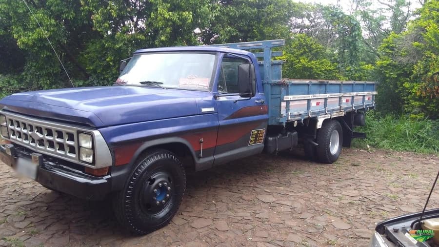 Caminhonete Ford F-4000 é furtada em frente de residência em Maracaju