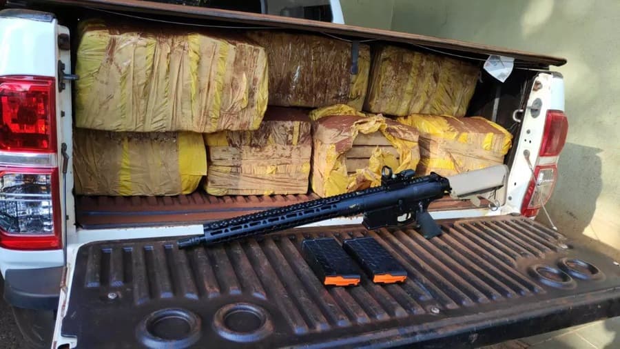 DOF apreende carga com maconha e fuzil, carregados em caminhonete na Região de Maracaju