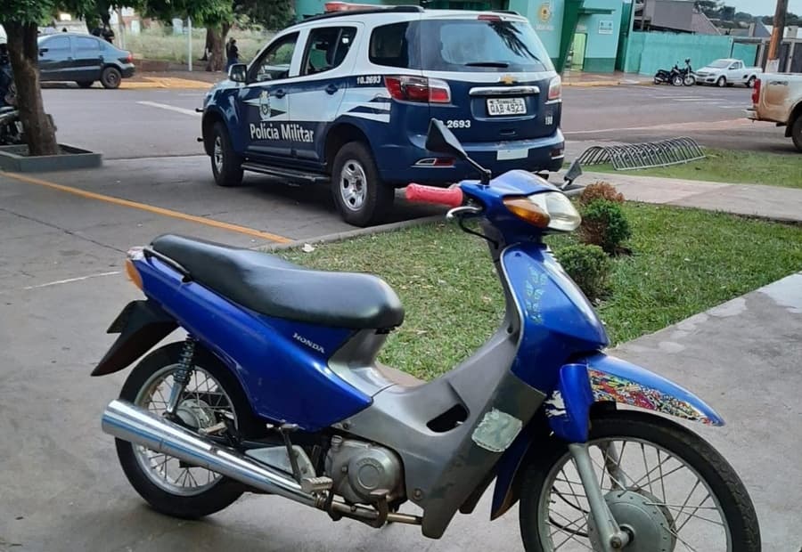 Adolescente de 12 anos é flagrado pilotando moto na Vila Juquita, em Maracaju