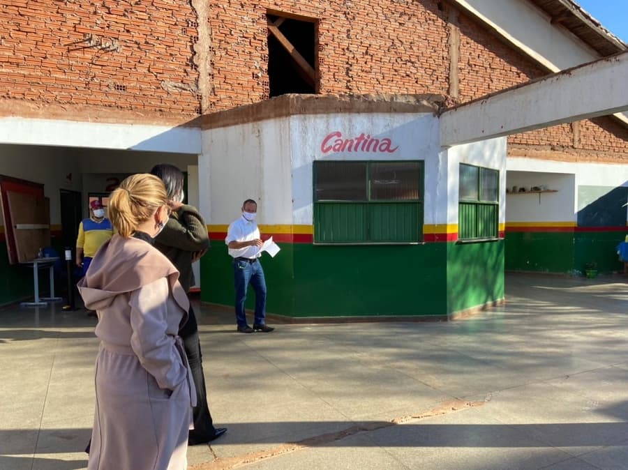 Prefeita Vanda Camilo faz vistoria nas obras de reforma das escolas municipais