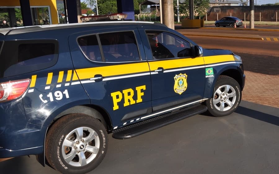 PRF prende jovem de 27 anos flagrado conduzindo carro roubado na BR-060