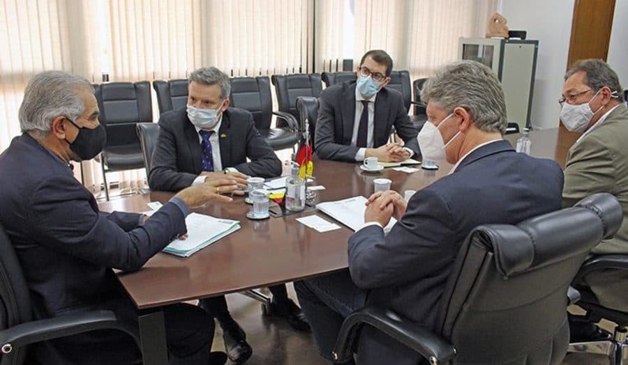 Governador discute Rota Bioceânica e programas de sustentabilidade com cônsul da Alemanha