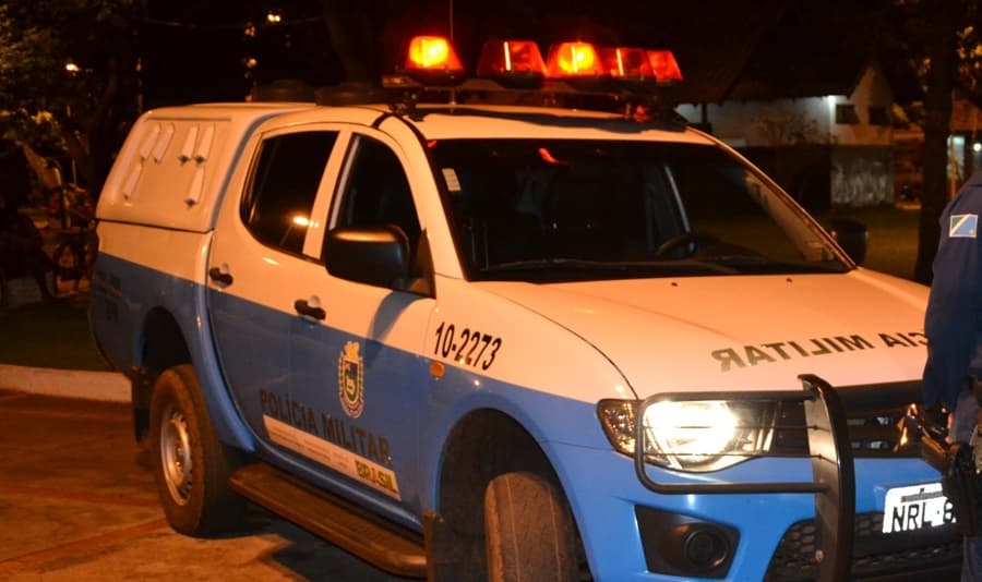 Durante confusão na praça central, homem de 36 anos é atingido por vários tiros