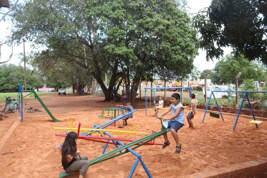 Prefeitura instala parquinho no Centro de Convivência do distrito do Quebra Coco