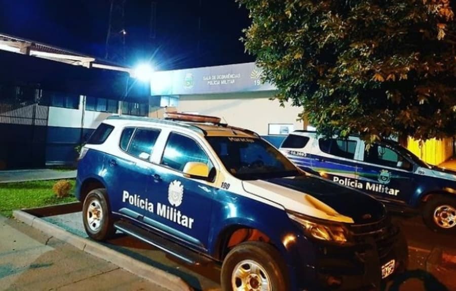 Ao ser algemado, ladrão de bicicleta consegue escapar de militares e fugir