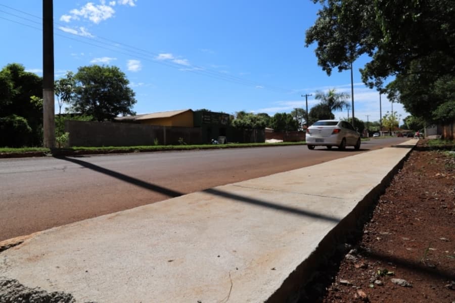 Prefeitura de Maracaju investe na construção de calçadas possibilitando melhorias no tráfego de pedestres