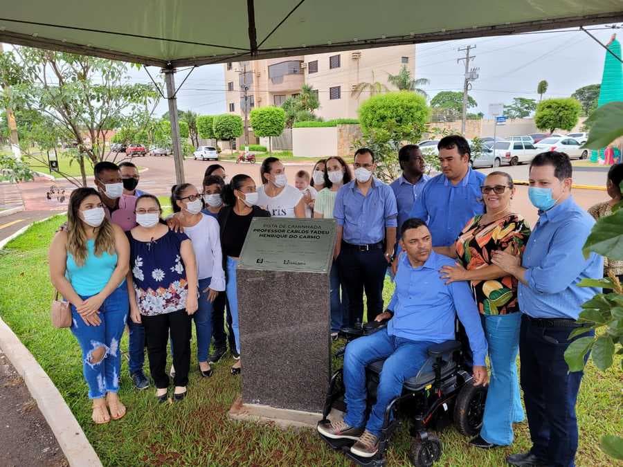 Vereadores homenageiam professores e inauguram acessibilidade na Câmara