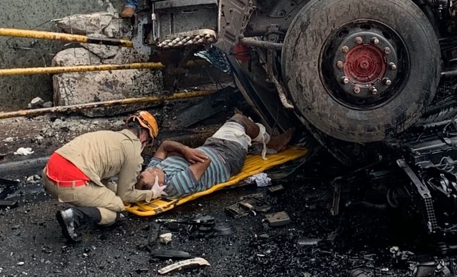 Caminhoneiro que despencou em viaduto é de Sidrolândia e teve fratura no fêmur