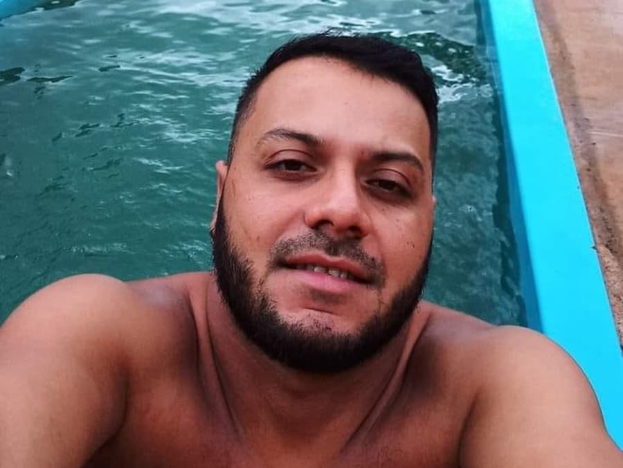 Amigos e familiares negam versão de PM e dizem que Douglas foi assassinado