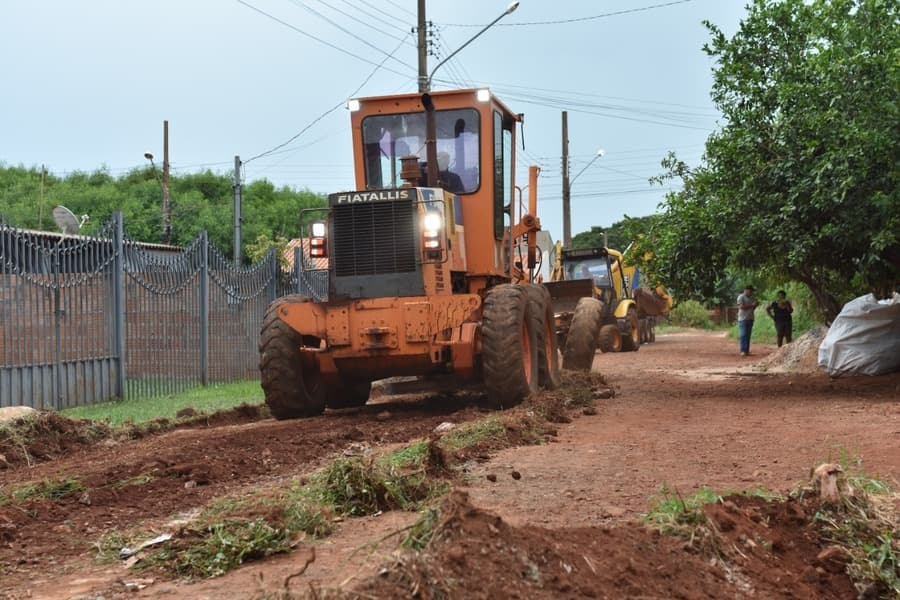 Prefeitura inicia terraplanagem para concluir pavimentação do Pé de Cedro