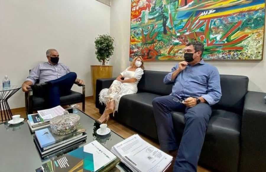 Prefeita entrega ao Governo projeto executivo do Parque Linear do Vacaria