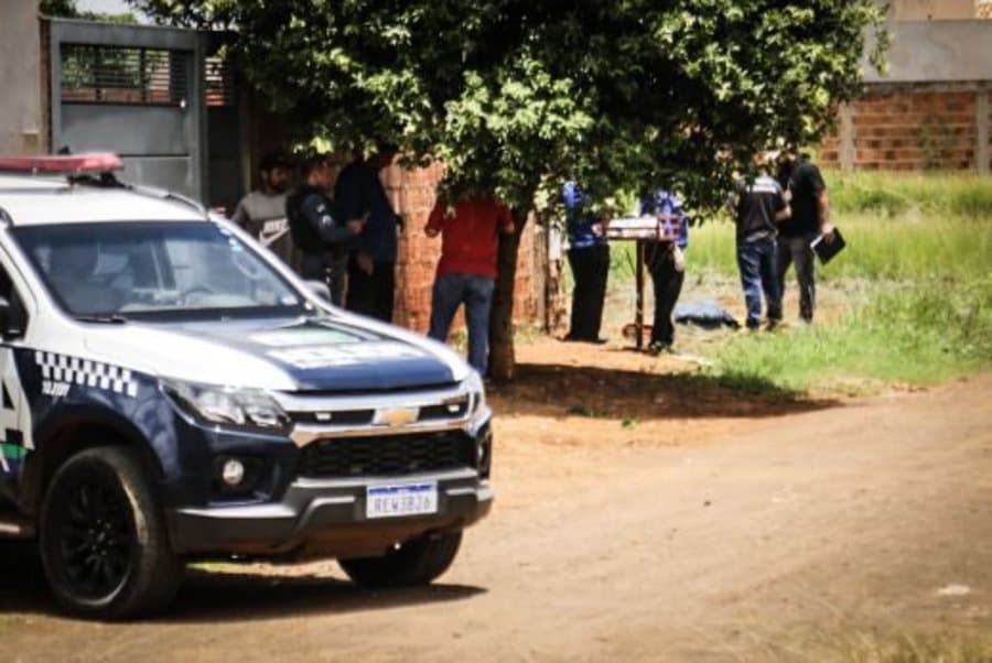 Sidrolandense de 45 anos é morto com tiro no pescoço em terreno baldio