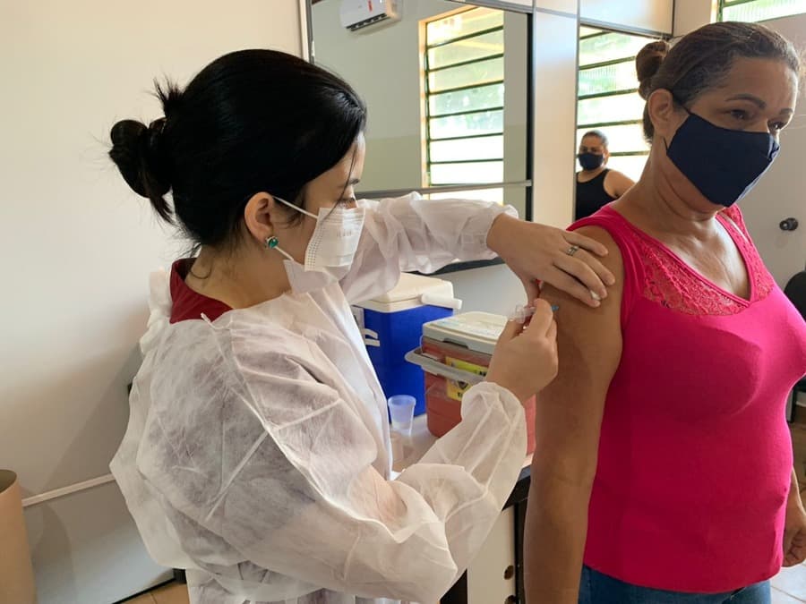 Com 75% da população imunizada com a primeira dose, Saúde segue vacinando contra a Covid