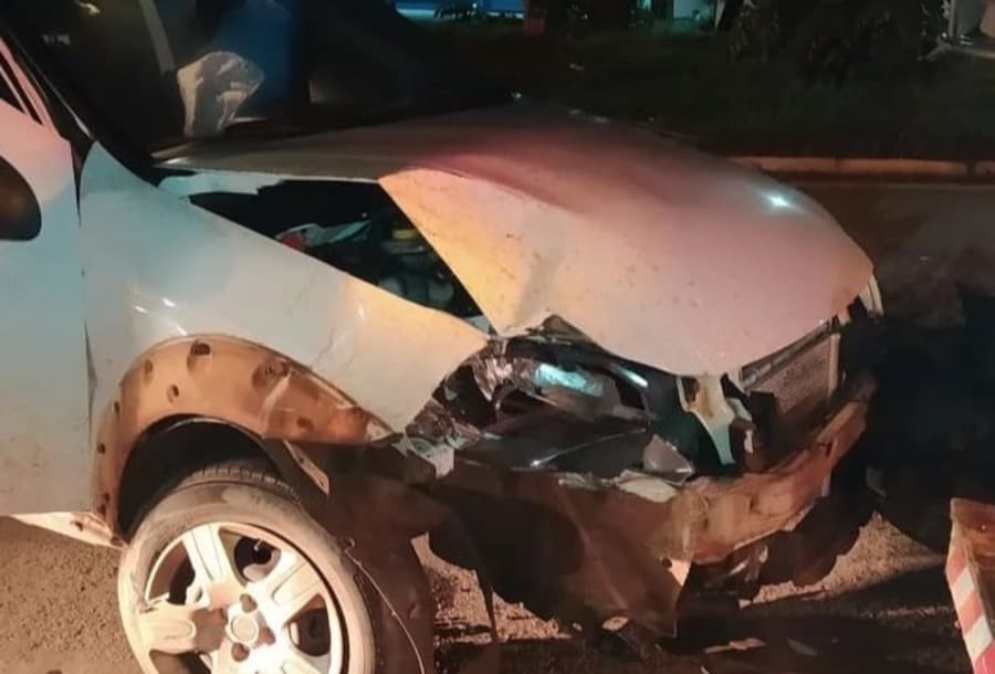 Em Sidrolândia, motorista de picape não vê caminhão e acaba colidindo