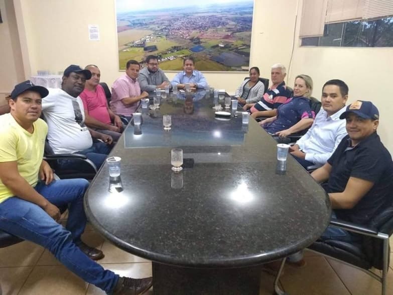 Grupo de vereadores se reúne com prefeito, inicia diálogo e reafirma rejeição a Jean Nazareth