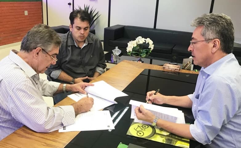 Novos semáforos estão funcionando e garantem mais segurança no trânsito de Maracaju