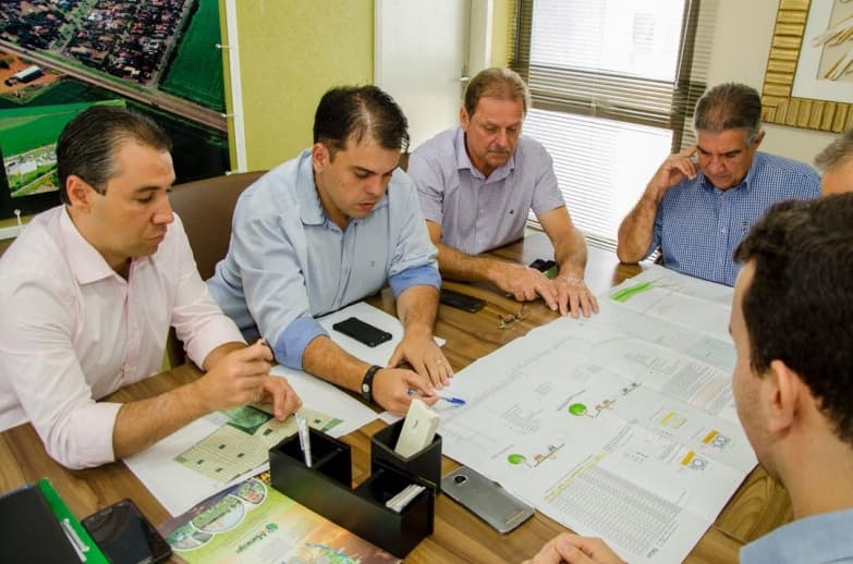 Prefeito e vereadores analisam projeto de novo loteamento com drenagem de contrapartida
