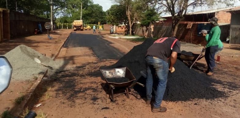 Prefeitura realiza recuperação de ruas nos bairros Egídio Ribeiro e Juquita