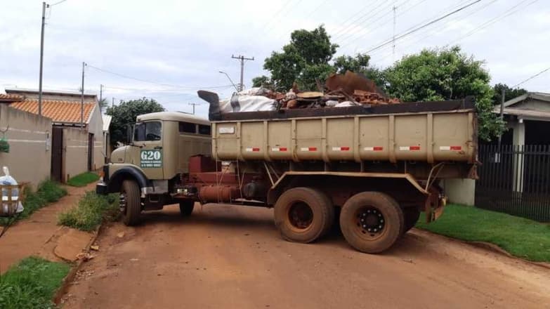 Prefeitura de Sidrolândia realiza mutirão de limpeza em vários bairros