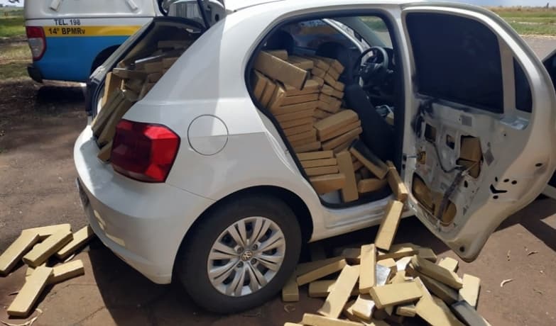 Veículo roubado é recuperado com 820 kg de maconha em Maracaju