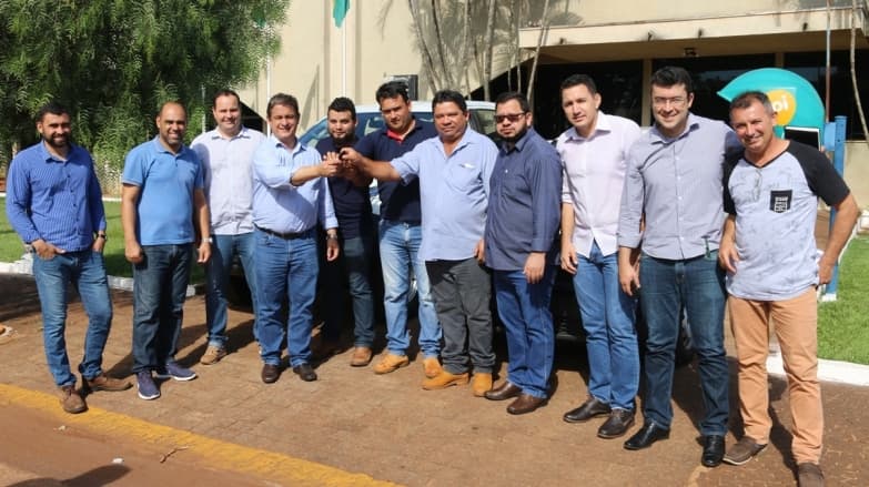 Secretarias municipais de Sidrolândia recebem dois veículos novos