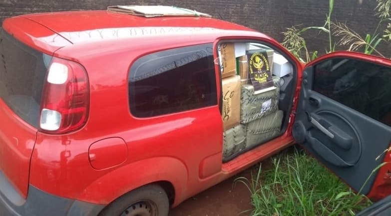 Polícia apreende 10 veículos carregados com produtos contrabandeados