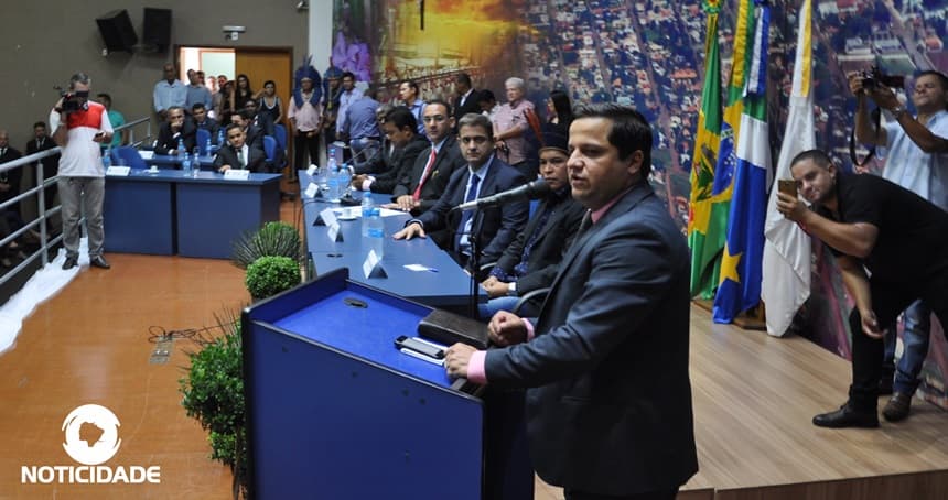 Com nova mesa diretora, sessão solene na sexta marca retorno do Legislativo
