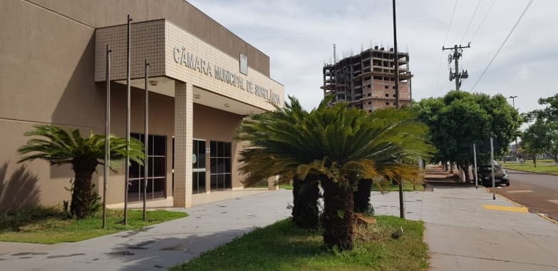 Presidente da câmara corta contrato com terceirizada e funcionários farão serviço de jardinagem