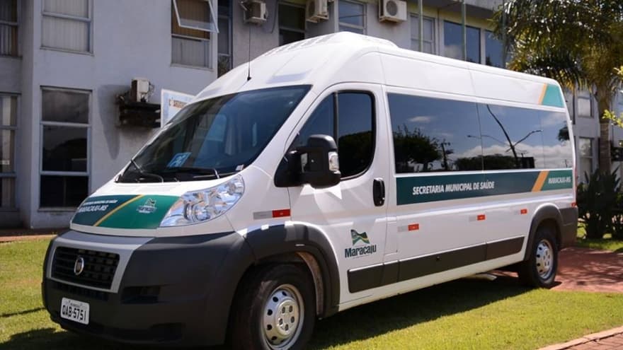 Prefeito Maurílio faz entrega de Van adaptada para a secretaria de Saúde