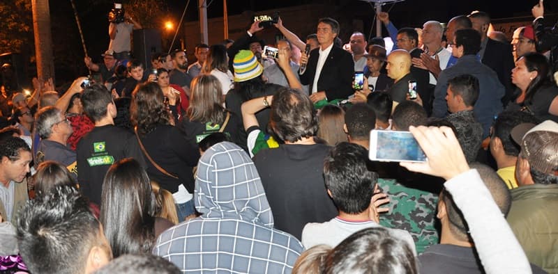 Em Sidrolândia, Bolsonaro é ovacionado, critica política do governo atual e fala sobre indígenas