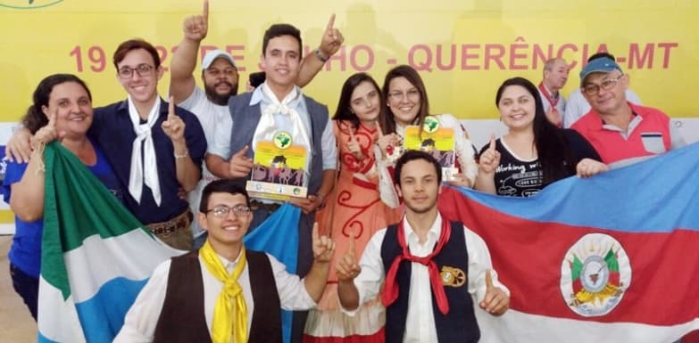 Dupla de Sidrolândia é campeã Nacional em campeonato de Dança Gaúcha
