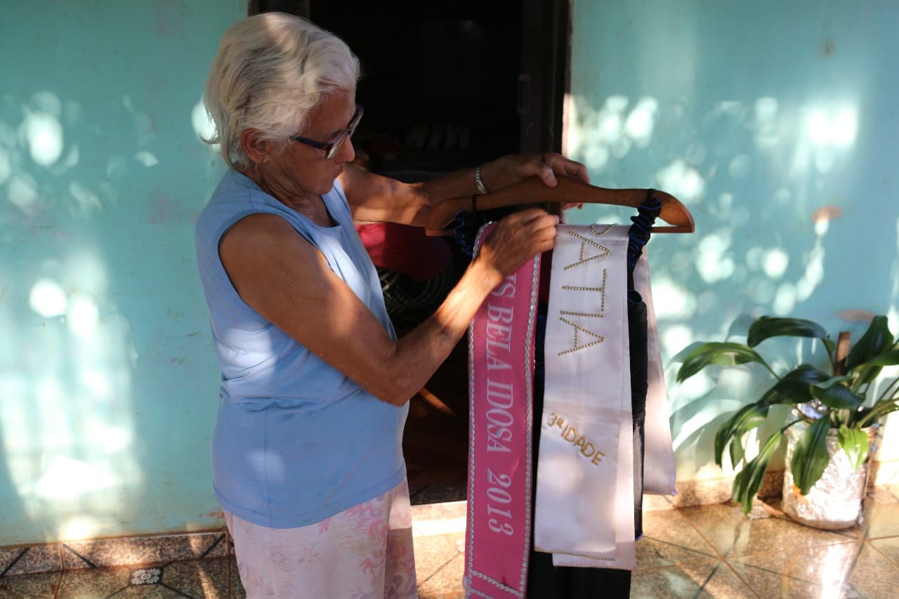 Depois de ficar viúva, Lucinda aos 85 anos é miss e a mulher mais feliz do mundo