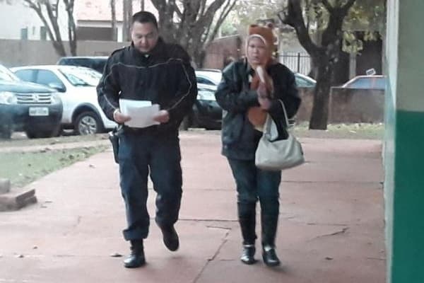 Mãe de desaparecido na fronteira é presa acusada de manter casa de prostituição em Maracaju