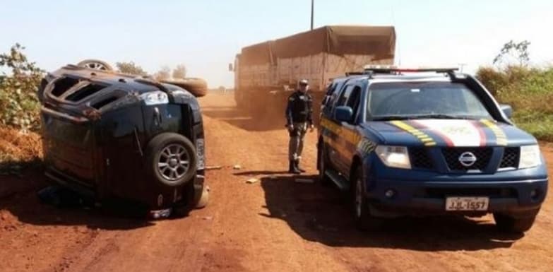Mesmo com capotamento durante fuga na BR-060, traficante conseguiu sair ileso do acidente