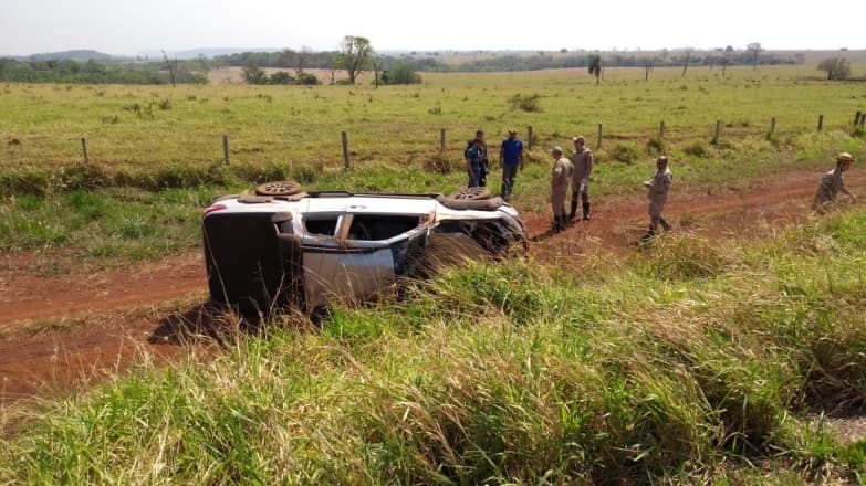 Veículo capota após motorista ficar ‘desorientado’ na BR-060 em Sidrolândia