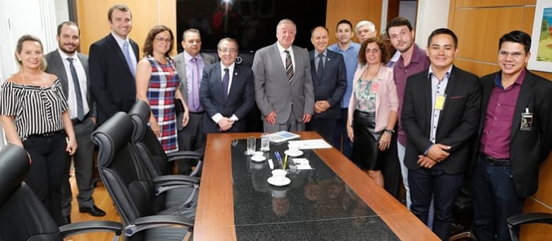 Comitiva política e OAB comemoram implantação da 3ª Vara marcada para dezembro